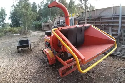 מרסקת גזם Bio 235 — מכונת הדגמה / השכרה