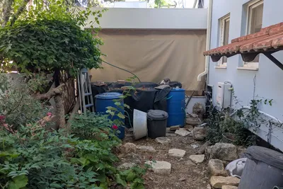 חביות כחולות